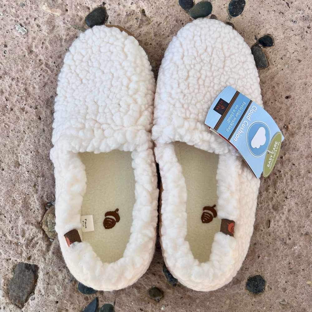 ACORN Cozy Cream Fleece Slippers - Picture 4 of 4